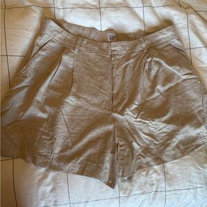GAP Women's Light Tan Pleated Bermuda Shorts